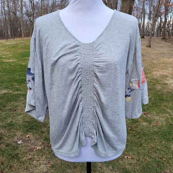 Cowgirl Legend Ruched Boho Embroidered Gray Bell Sleeve Top size Large - Picture 1 of 10